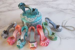 ハンドメイドサロンR＆K‗サンダルを形どったクレイクチュール作品