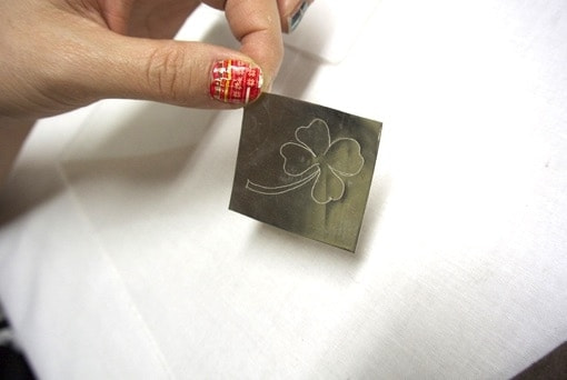 メタルシートを切り取る