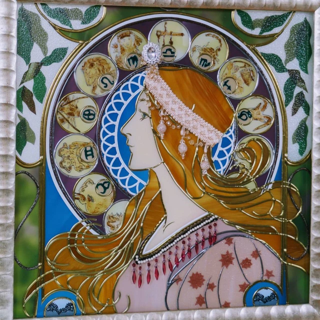 横顔の女性のグラスアートの作品