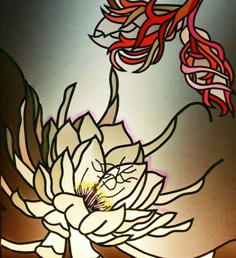 グラスアートの赤と白のお花の作品