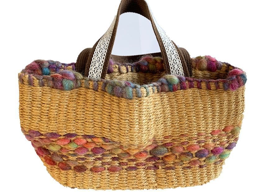 輪織りのバッグの作品