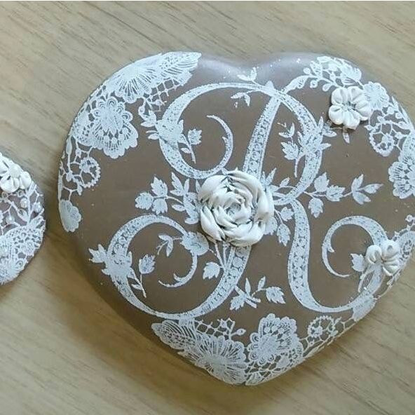 クレイクチュールのレースのようなハート形の作品